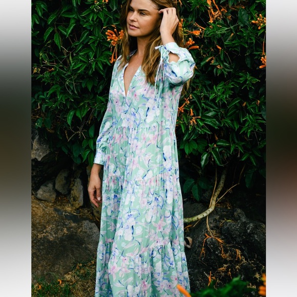 Golden Siren Maxi Dress in XS/S. ๐ธ - Picture 2 of 6